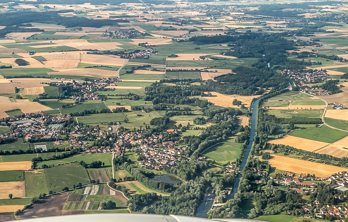 Bayern - Landkreis Freising: Fahrenzhausen 2015-07-26 Flug DLA8197 Florenz (FLR/LIRQ) - München Franz Josef Strauß (MUC/EDDM) Amper Amperkanal Luftbild aerial photo