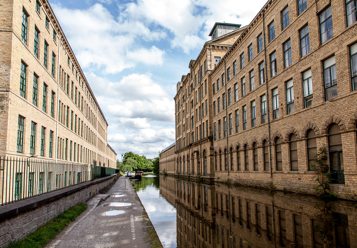 Saltaire: Leeds and Liverpool Canal und Salts Mill City of Bradford