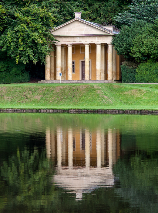 Ripon Studley Royal Water Garden: Moon Pond (The Ponds) und Temple of Piety