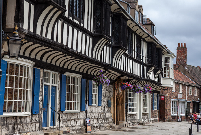 York College Street: St William's College