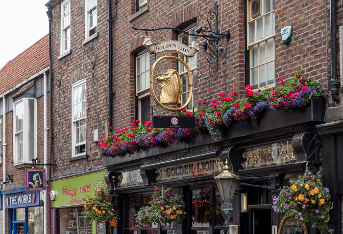 Church Street: Golden Lion York