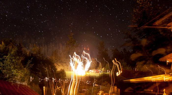 Blick vom Feurigen Tatzelwurm: Sternenhimmel und Feuerwerk Tatzelwurm