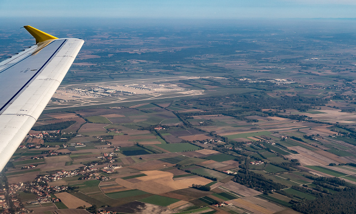 Bayern 2015-10-03 Flug VLG1813 München Franz Josef Strauß (MUC/EDDM) - Barcelona (BCN/LEBL) Luftbild aerial photo