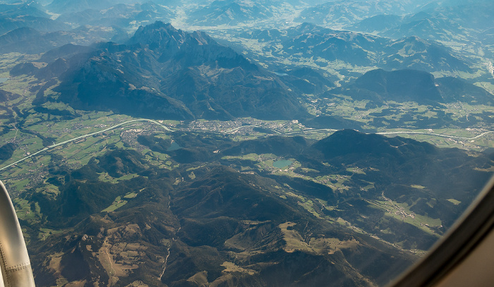 Tirol 2015-10-03 Flug VLG1813 München Franz Josef Strauß (MUC/EDDM) - Barcelona (BCN/LEBL) Luftbild aerial photo