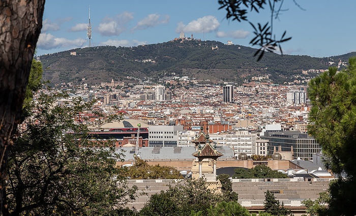 Barcelona Blick vom Parc de Montjuïc Temple Expiatori del Sagrat Cor Tibidabo Torre de Collserola