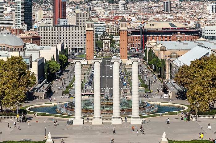 Fira de Barcelona: Quatre Columnes und Font Màgica de Montjuïc Avinguda de la Reina Maria Cristina Font de la Plaça d'Espanya Plaça d'Espanya Torres Venecianes
