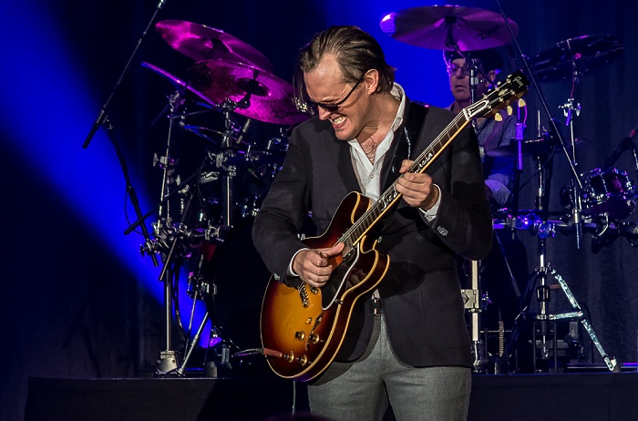 ratiopharm arena: Joe Bonamassa Neu-Ulm