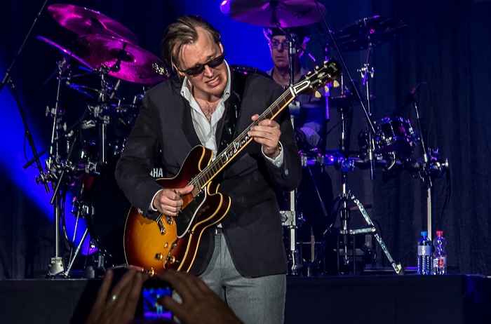 ratiopharm arena: Joe Bonamassa Neu-Ulm