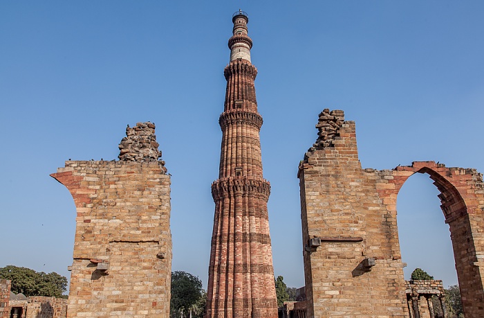 New Delhi: Qutb-Komplex - Qutb Minar,  Quwwat-ul-Islam-Moschee