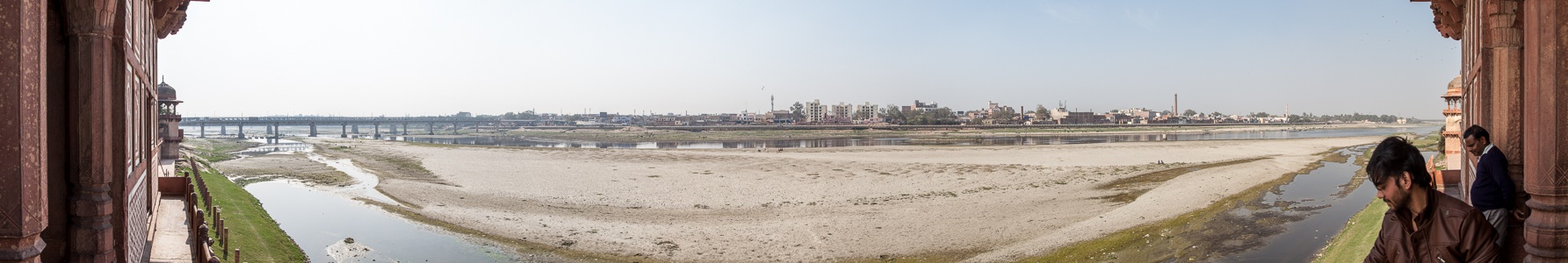 Blick vom Itimad-ud-Daula-Mausoleum: Yamuna Agra