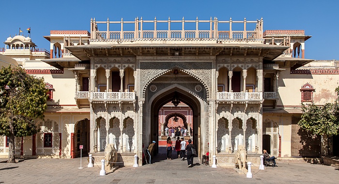 Jaipur City Palace: Rajendra Pol (Sarhad-ki-Deorhi)