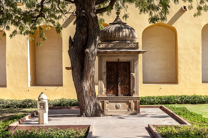 Jaipur Jantar Mantar: Bhairav Temple