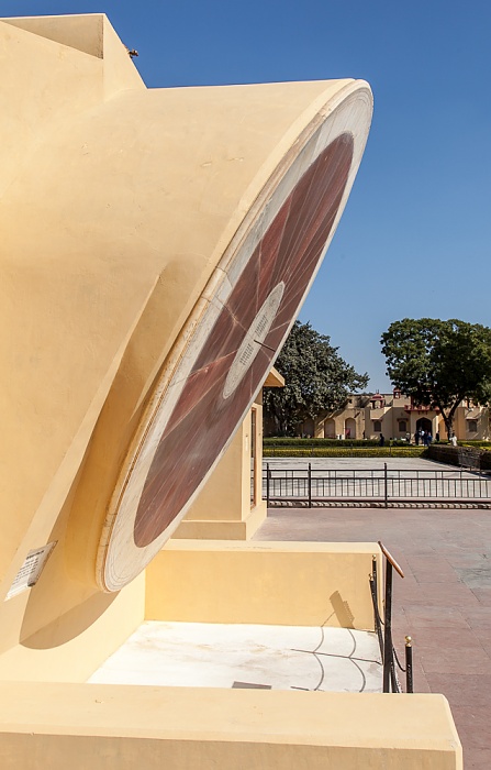 Jantar Mantar: Nadi Valaya Yantra (Äquatoriale Doppelsonnenuhr) Jaipur