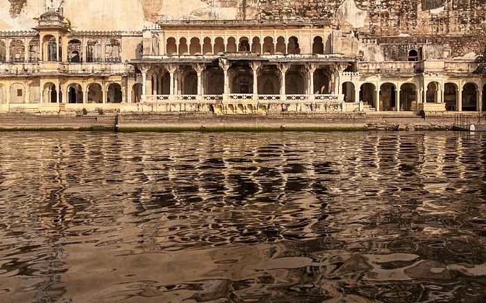 Lake Pichola, City Palace Udaipur