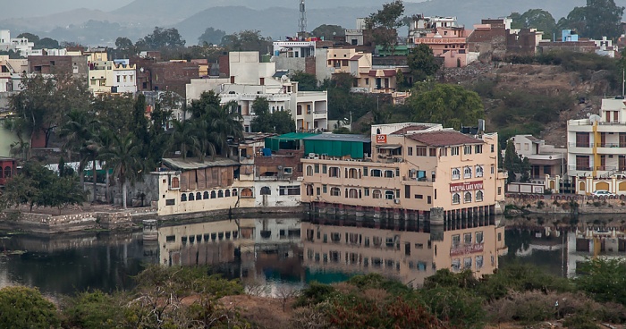 Blick vom Hotel Hill Lake: Swaroop Sagar Udaipur