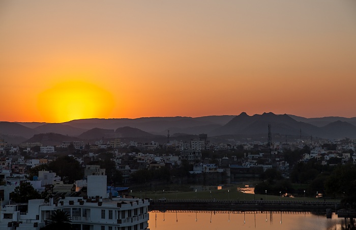 Blick vom Hotel Hill Lake: Swaroop Sagar Udaipur
