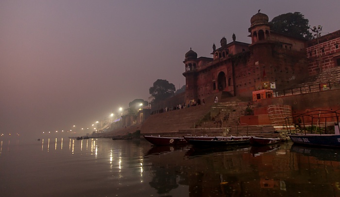 Ganges, Ghats: Panchayati Akhada Shri Niranjani Ghat Varanasi