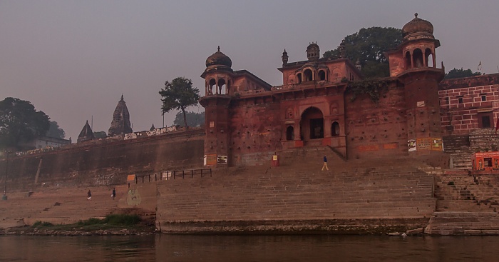 Ganges, Ghats: Panchayati Akhada Shri Niranjani Ghat Varanasi