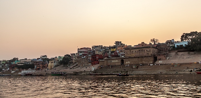 Varanasi Ganges, Ghats