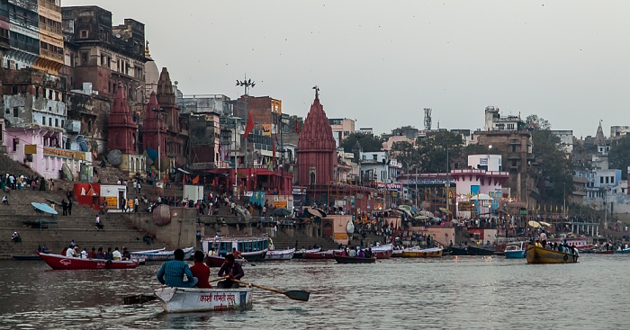 Varanasi Ganges, Ghats: Prayaga Ghat (links) und Dashashwamedh Ghat
