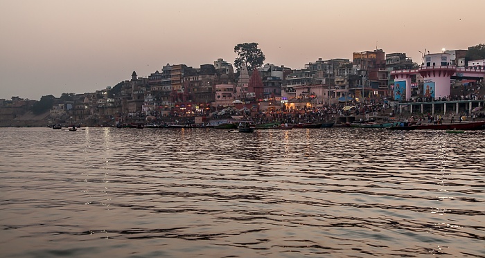Varanasi Ganges, Ghats: Prayaga Ghat (links) und Dashashwamedh Ghat