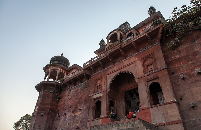 Ghats: Panchayati Akhada Shri Niranjani Ghat Varanasi