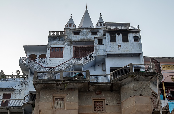 Ghats: Sri Anandamayi Ashramam Varanasi