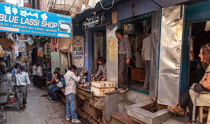 Altstadt: Blue Lassi Shop Varanasi