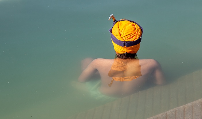 Golden Temple Complex: Sikh im Amrit Sarovar (Wasserbecken) Amritsar