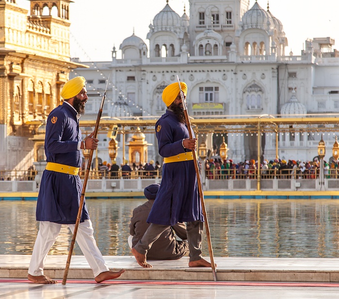 Amritsar Golden Temple Complex: Zwei Sikh-Wächter