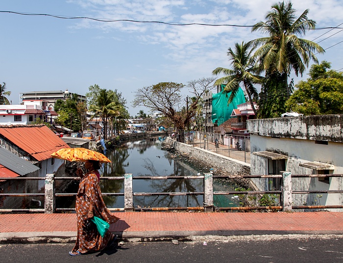 Mattancherry: Pullupalam Road / Eraveli Canal Kochi