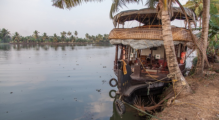 Pamba River: Hausboot Sun Birds Backwaters