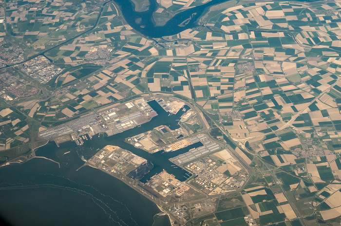 Niederlande 2016-05-05 Flug BAW951 München Franz Josef Strauß (MUC/EDDM) - London Heathrow (LHR/EGLL) Luftbild aerial photo