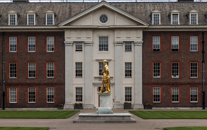 Royal Hospital Chelsea: Figure Court - Statue von King Charles II (Karl II.) London