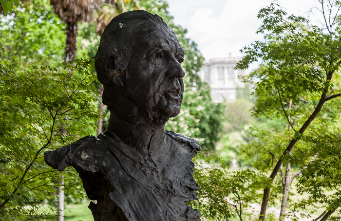 Madrid Campo del Moro: Escultura del Rey Juan Carlos I