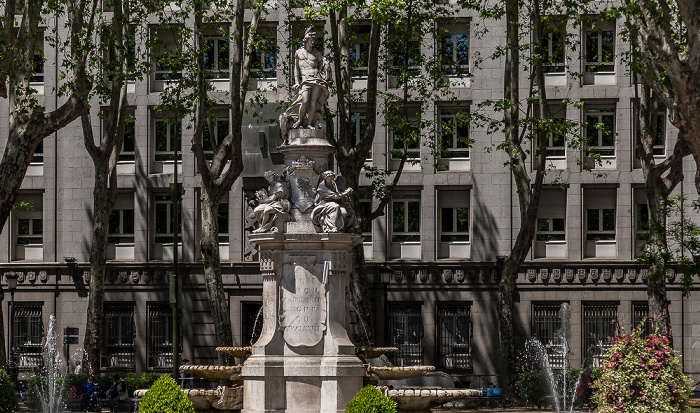 Paseo del Prado: Fuente de Apolo (Fuente de las Cuatro Estaciones) Madrid