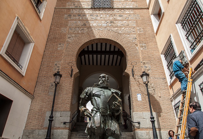 Toledo Centro Histórico: Miguel-de-Cervantes-Denkmal, Arco de la Sangre