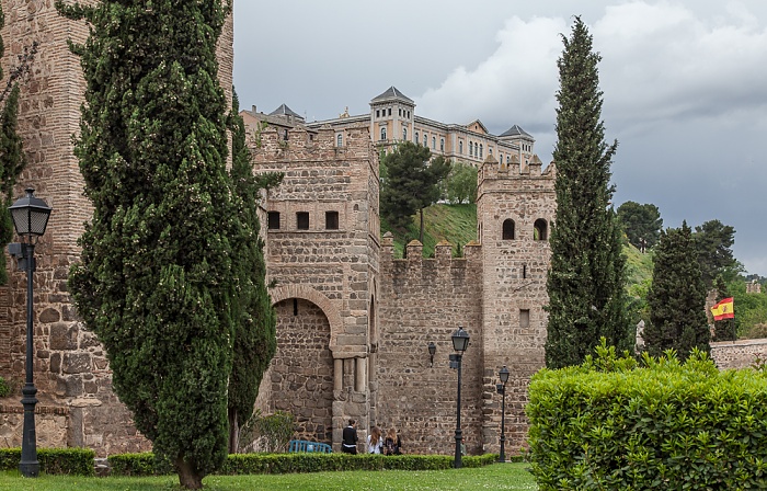 Toledo Centro Histórico: Puerta de Alfonso VI Edificio de la Diputación de Toledo