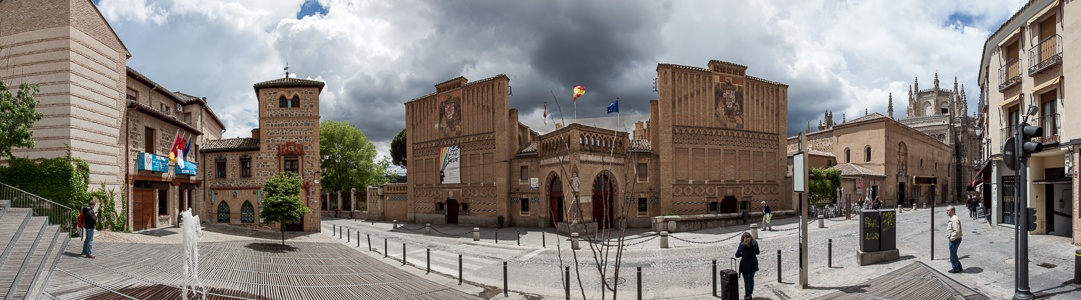 Toledo Centro Historico: Plaza de los Reyes Católicos / Calle de los Reyes Católicos Escuela de Artes y Oficios Artísticos Monasterio de San Juan de los Reyes