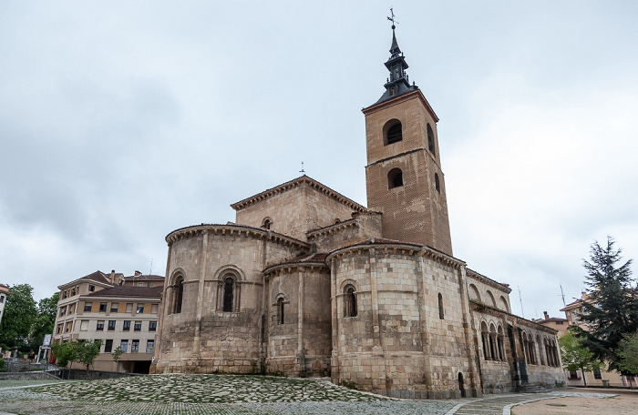 Segovia Avenida del Acueducto: Iglesia de San Millán