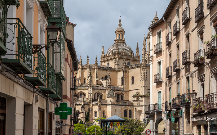 Segovia Centro Histórico: Calle del Serafín Catedral de Santa María de Segovia