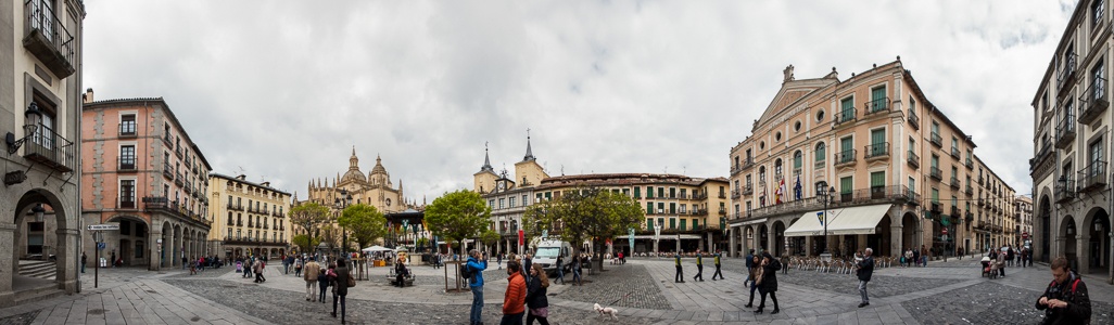 Segovia Centro Histórico: Plaza Mayor Ayuntamiento de Segovia Catedral de Santa María de Segovia Teatro Juan Bravo