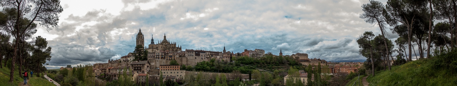 Centro Histórico mit der Catedral de Santa María de Segovia Valle del Clamores