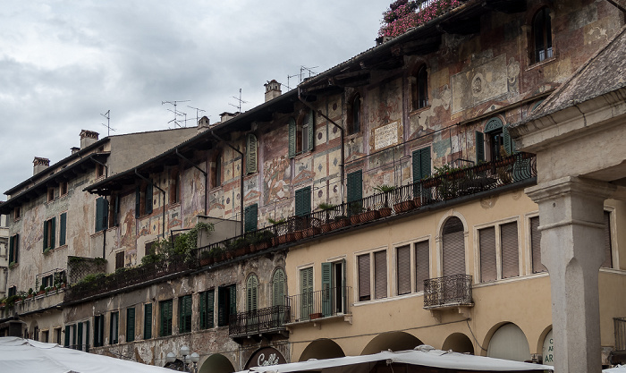 Centro Storico (Altstadt): Piazza delle Erbe - Casa Mazzanti Verona