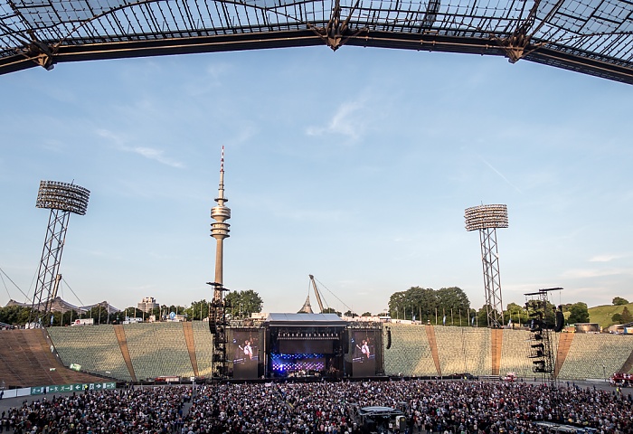 München Olympiastadion: Paul McCartney Olympiaturm