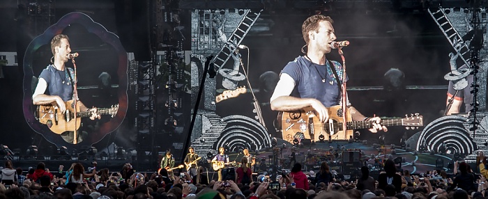 Letzigrund: Coldplay Zürich Chris Martin -  lead vocals, rhythm guitar, piano, keyboards