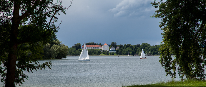 Chiemsee, Herreninsel mit Kloster Herrenchiemsee (ehem. Stift der Augustiner-Chorherren) Fraueninsel