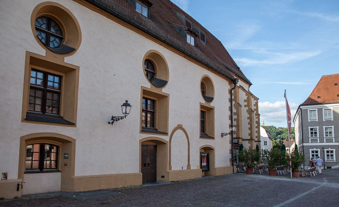 Amberg Altstadt: Schrannenplatz - Stadttheater (ehem. Franziskanerkloster)