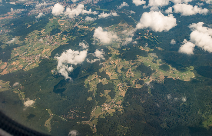 Baden-Württemberg 2016-07-21 Flug CLH2396 München Franz Josef Strauß (MUC/EDDM) - Basel Mulhouse Freiburg (BSL/LFSB) Luftbild aerial photo