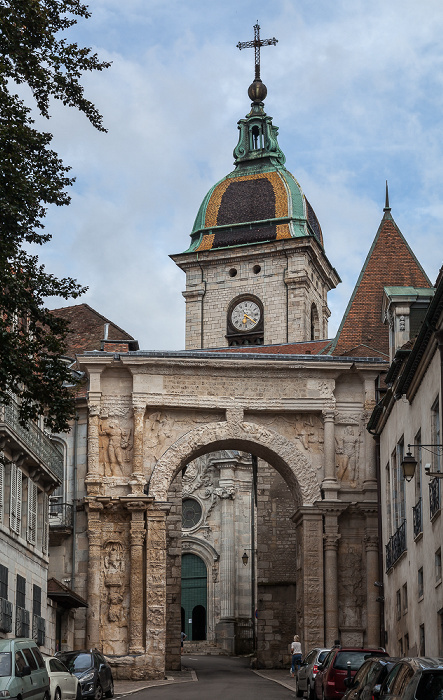 La Boucle: Rue de la Convention mit Porte Noire und Cathédrale Saint-Jean de Besançon Besançon